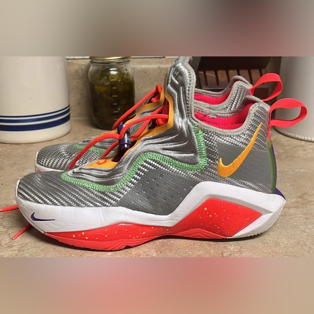 Nike LeBron James Soldier XIV 14 Hare Bugs Bunny Smoke Grey CK6024-001 size 7Y